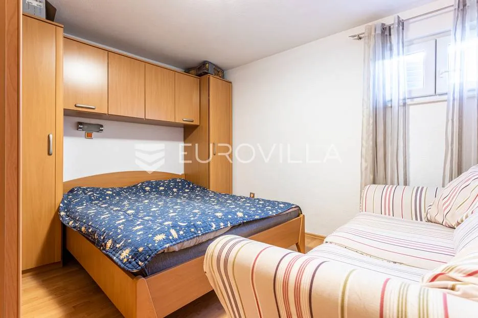 vinišće, kuća s s bazenom i 6 apartmana uz zemljište 1.000 m2 - slika 17