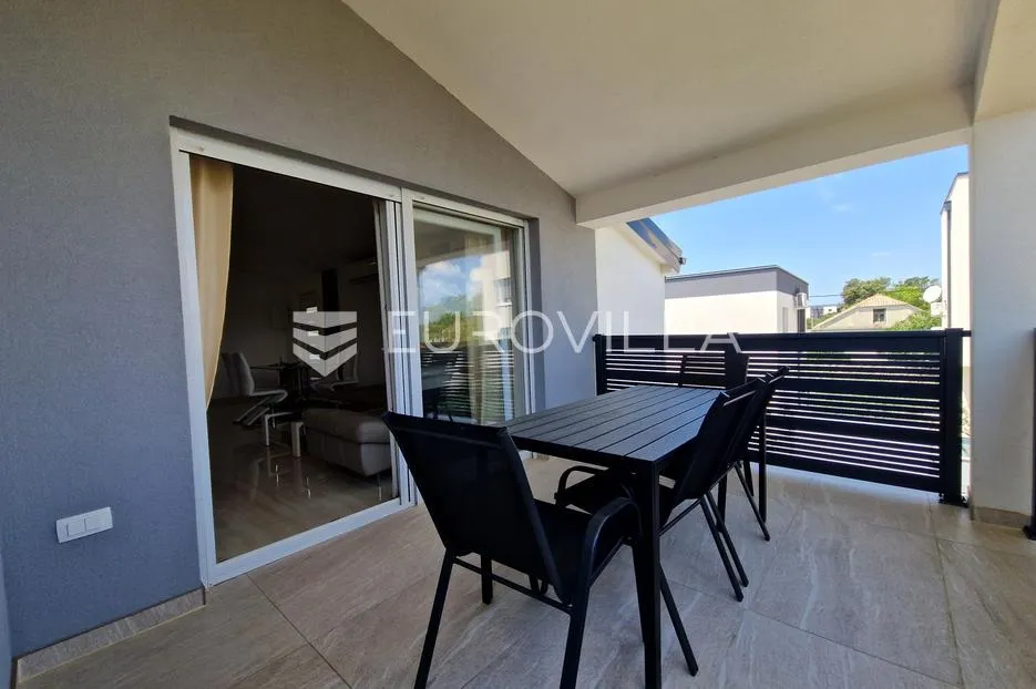 vir, moderan trosoban apartman u centru vira, 600 m od plaže - slika 14