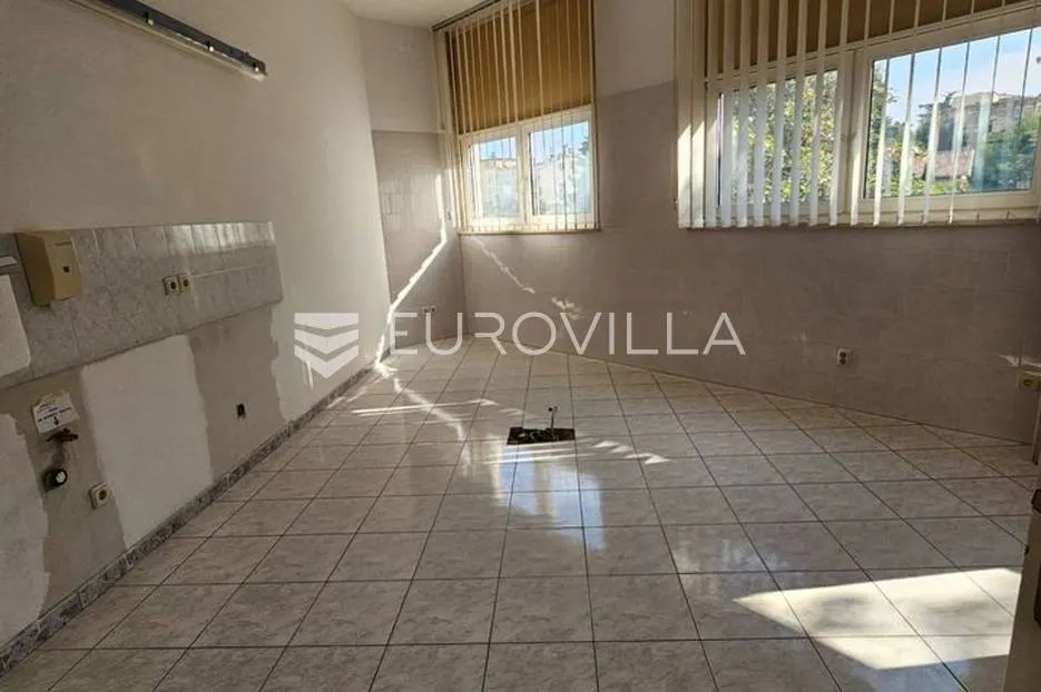 pula, centar, poslovni prostor od 36 m² - slika 2