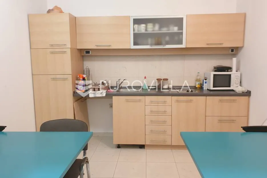 poslovna zgrada za zakup 1276 m² s nenatkrivenom terasom 140 m² novi zagreb, buzin - slika 7