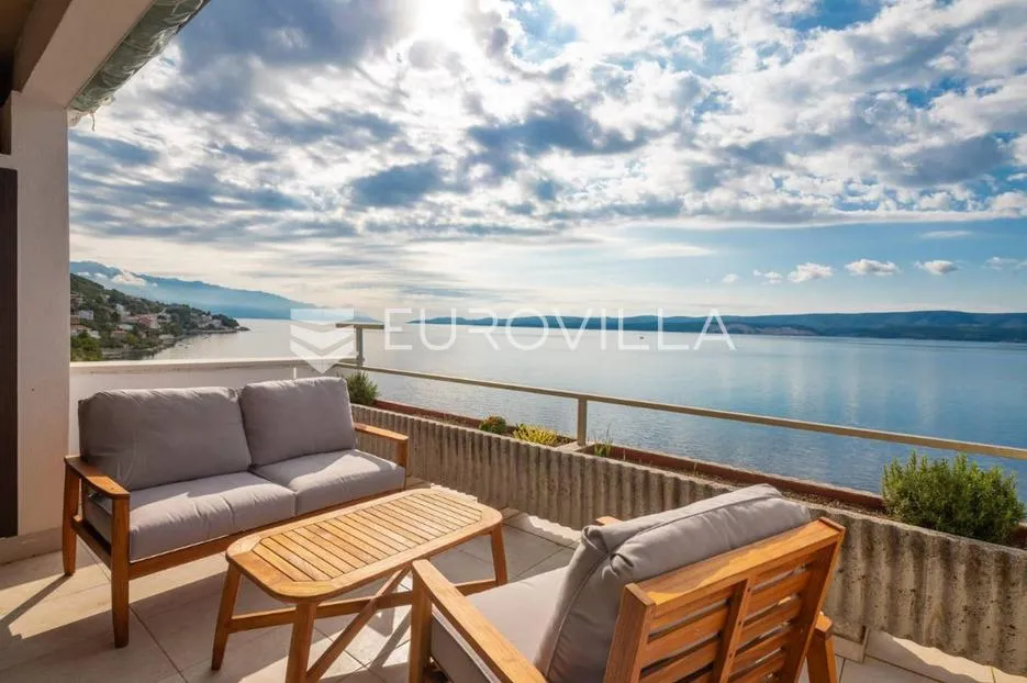 omiš, stanići, eskluzivna vila prvi red uz more - slika 26