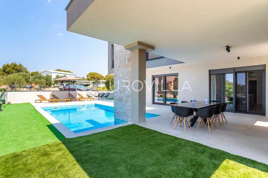 brodarica, moderna vila s bazenom, 283,62 m² - slika 4