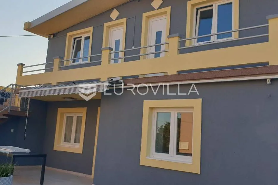 nin, ždrijac, prekrasna apartmanska vila, prvi red do mora - slika 3