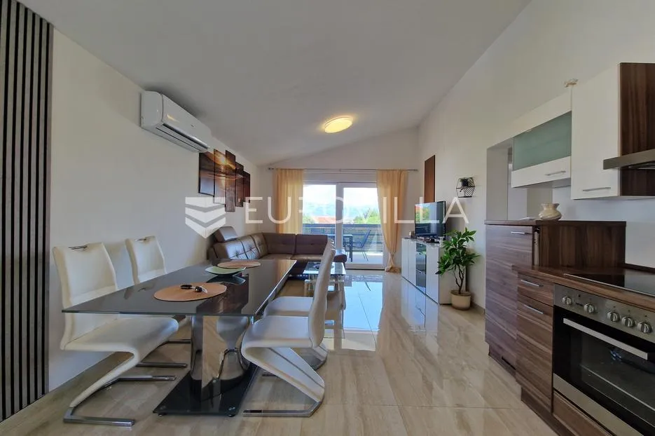 vir, moderan trosoban apartman u centru vira, 600 m od plaže - slika 2