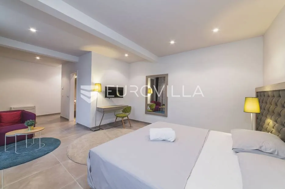 trogir, luksuzna vila s bazenom, nkp 368 m2 - slika 37