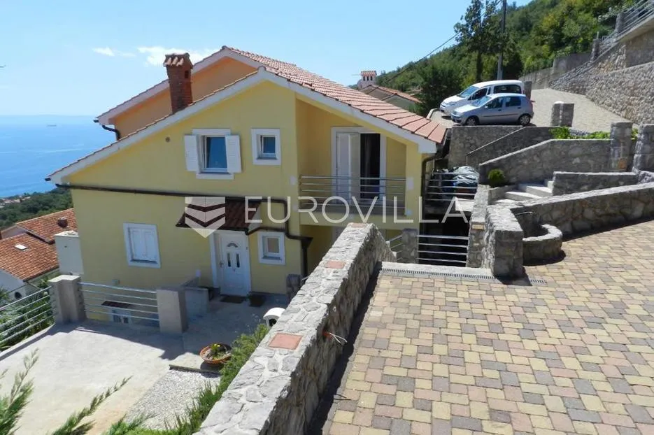 lovran, prostrana vila s tri stana, bazenom i spektakularnim panoramskim pogledom na more - slika 2