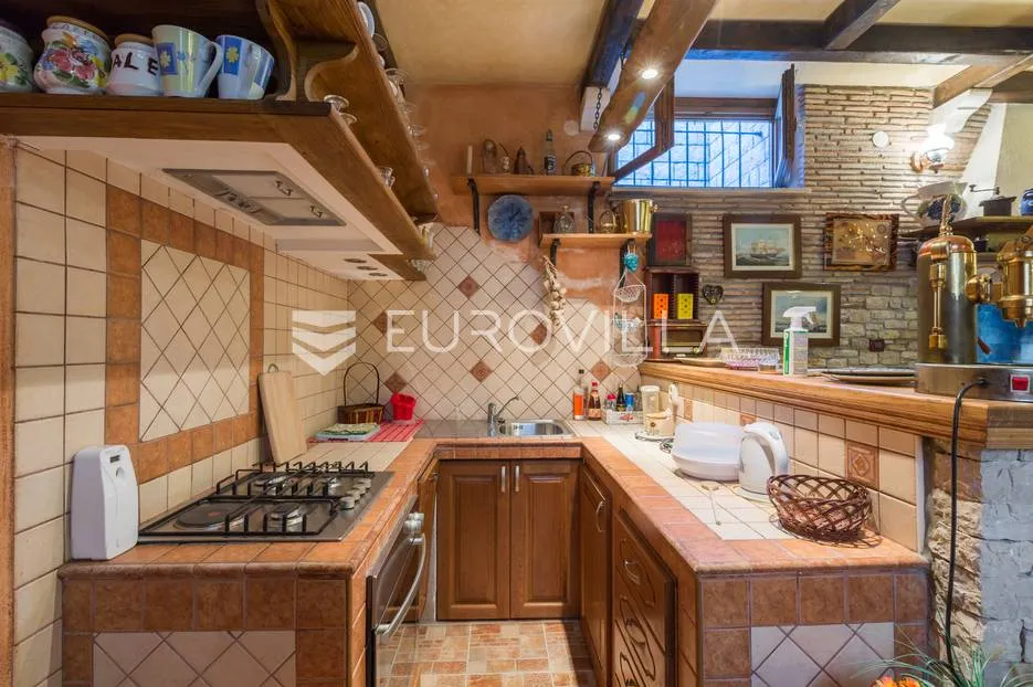 istra, rovinj, stan u prizemlju s velikom konobom u podrumu 89 m2 - slika 16