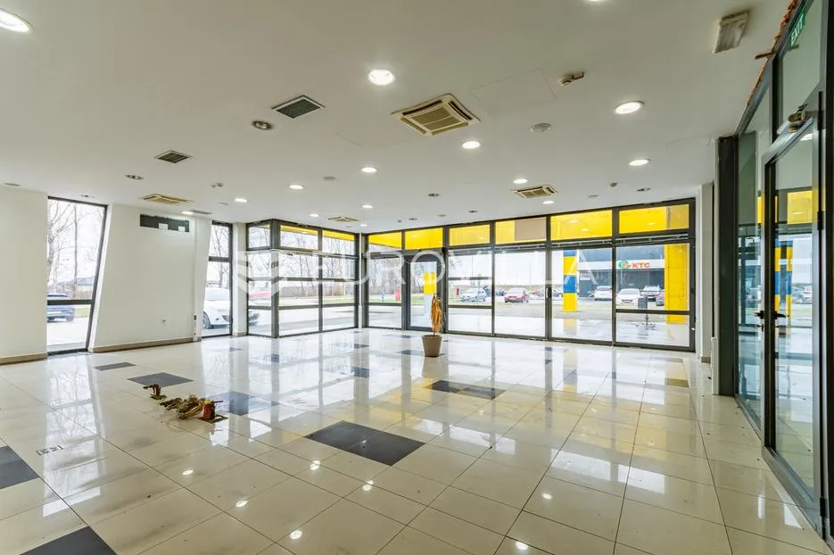 prelog, poslovni kompleks površine 3725 m² - slika 16