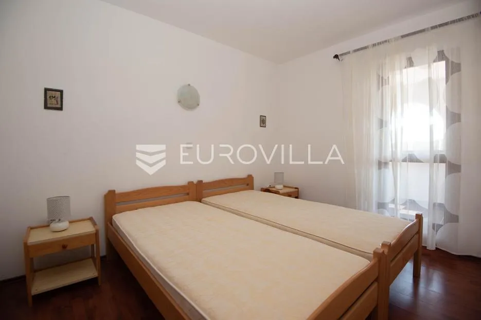 tisno, ekskluzivna apartmanska kuća prvi red do mora s panoramskim pogledom i brodicom - slika 44