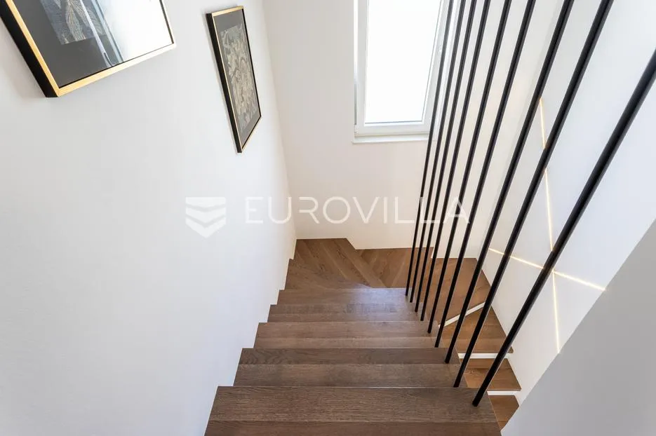 vodice, luksuzna vila s bazenom, novogradnja, parcela 480 m² - slika 17