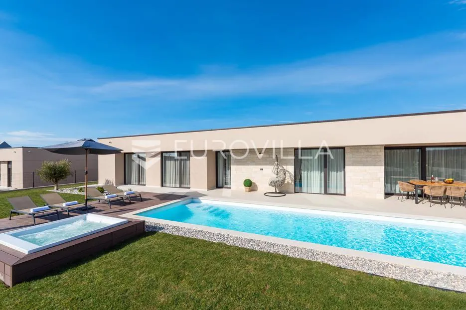 istra, labinci, moderna prizemnica s bazenom i jacuzziem za dugoročni najam - slika 32