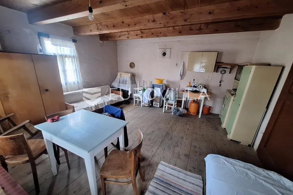 duga resa, dvorjanci, drvena kuća s pomoćnim objektom 100 m², mirna lokacija - slika 2