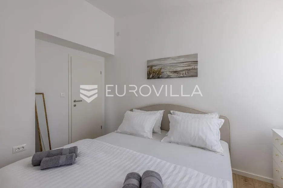 split, gripe, komforan renoviran trosoban stan s garažom - slika 16