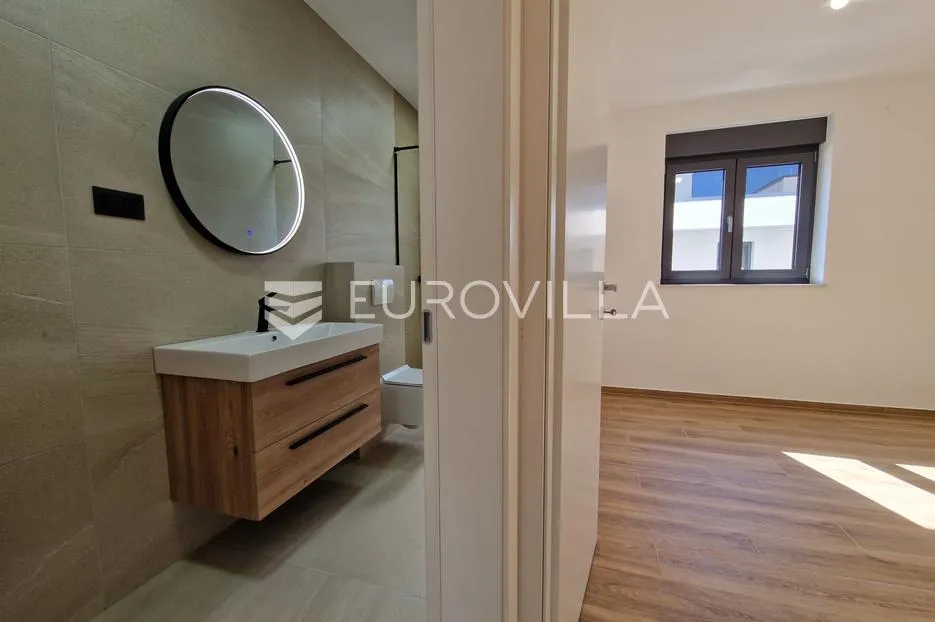 vir, apartman s krovnom terasom, pogled na more - slika 30