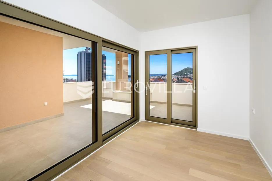 split, prekrasan penthouse s pogledom na more i grad - slika 22