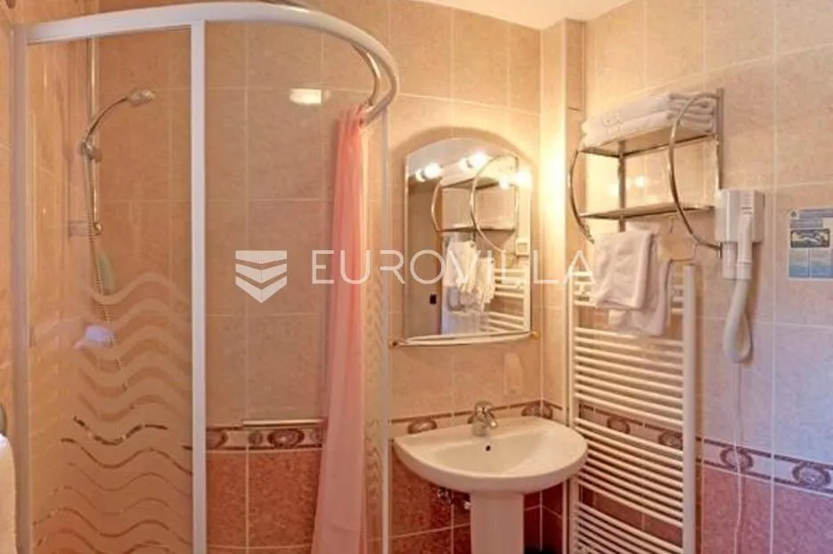 istra, novigrad, atraktivni hotel sa renomiranim restoranom na izvrsnoj lokacij - slika 12