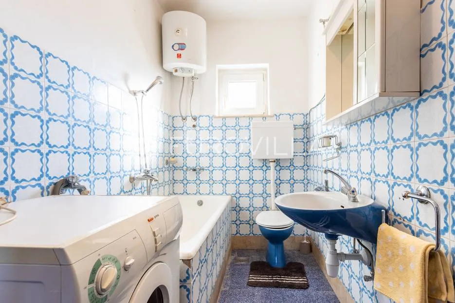 brač, kuća s dvorištem na lijepoj lokaciji - slika 25