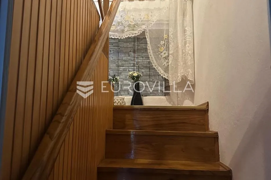 oriovac, obiteljska kuća s okućnicom i garažom, odmah useljiva - slika 11