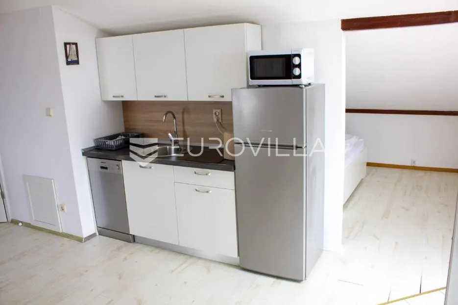 crikvenica, kuća s 8 apartmana i bazenom, 500 m od mora, izvrsna investicija - slika 26