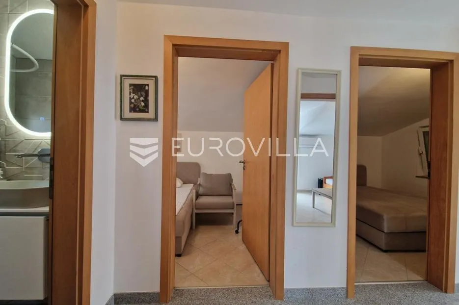 vir, top lokacija, 230 m od mora, kuća s 4 spavaće sobe, garažom i prostranom okućnicom - slika 24