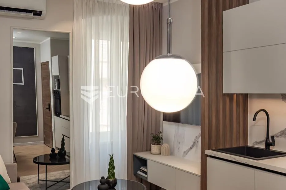 rijeka, centar, novouređen luksuzan stan 100 m² s tri apartmana - slika 25