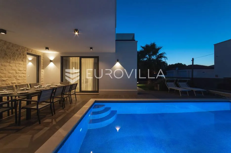 trogir, prekrasna luksuzna vila nadomak mora - slika 33