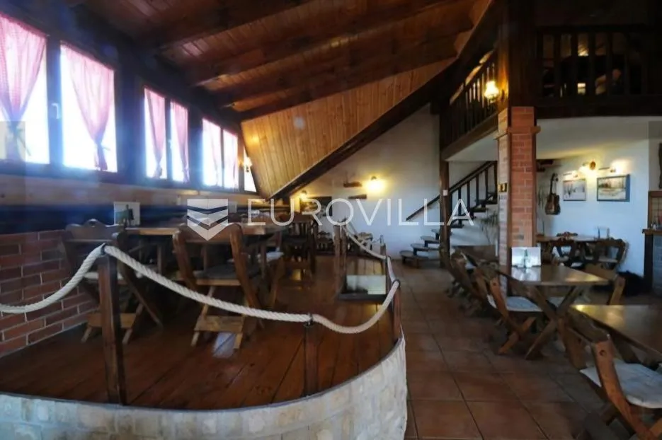 karlovac, poslovni prostor, restoran 300 m², odlična lokacija, sav inventar - slika 5