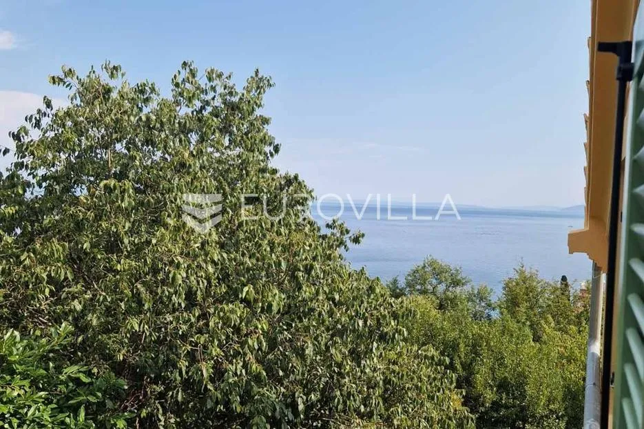 Opatija, Volosko, stan u obnovljenoj staroj vili u Volosku, 200 m od mora.