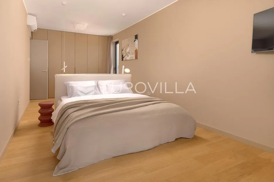 primošten, novogradnja, jedinstvena vila s bazenom - slika 39