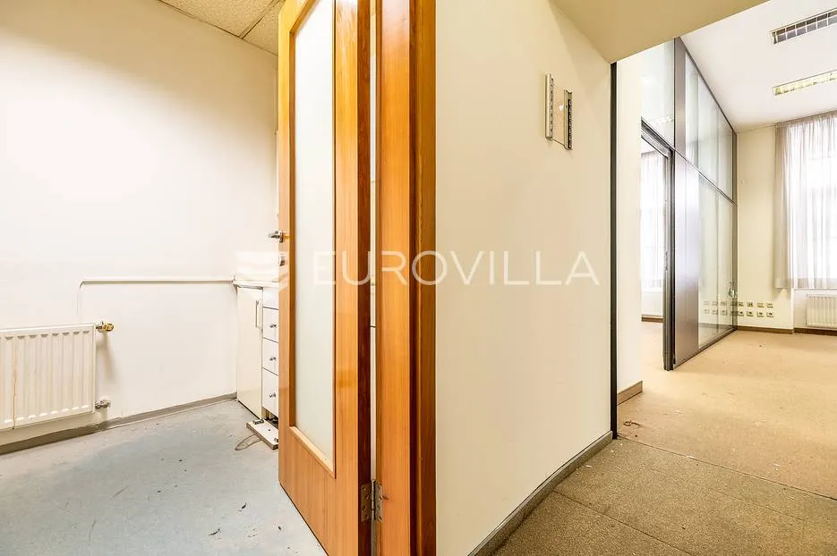 trg bana jelačića stambeni/poslovni prostor 196 m² podrum 40 m² - slika 4
