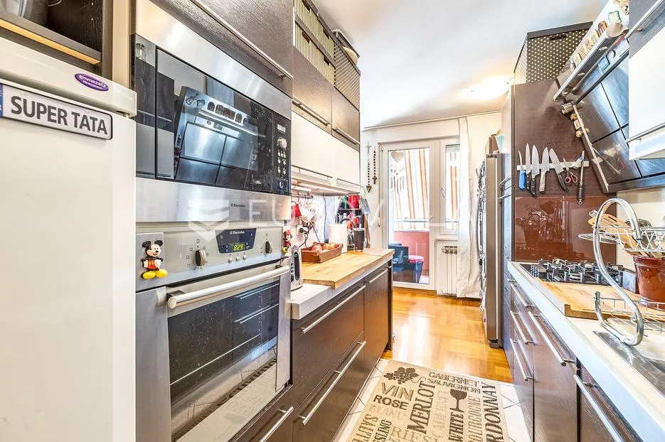 zagreb, svetice, simpatičan dvoetažan peterosoban stan 2 garažna parkirna mjesta, 130.56 m² - slika 3