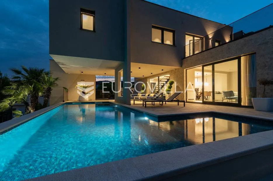 trogir okolica, moderna vila s bazenom blizu mora - slika 9