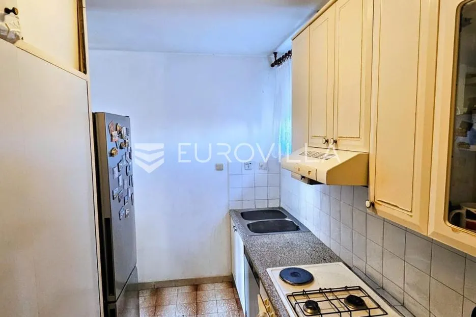 split, pujanke trosoban stan od 79 m² u zgradi te ostavu u podrumu - slika 7