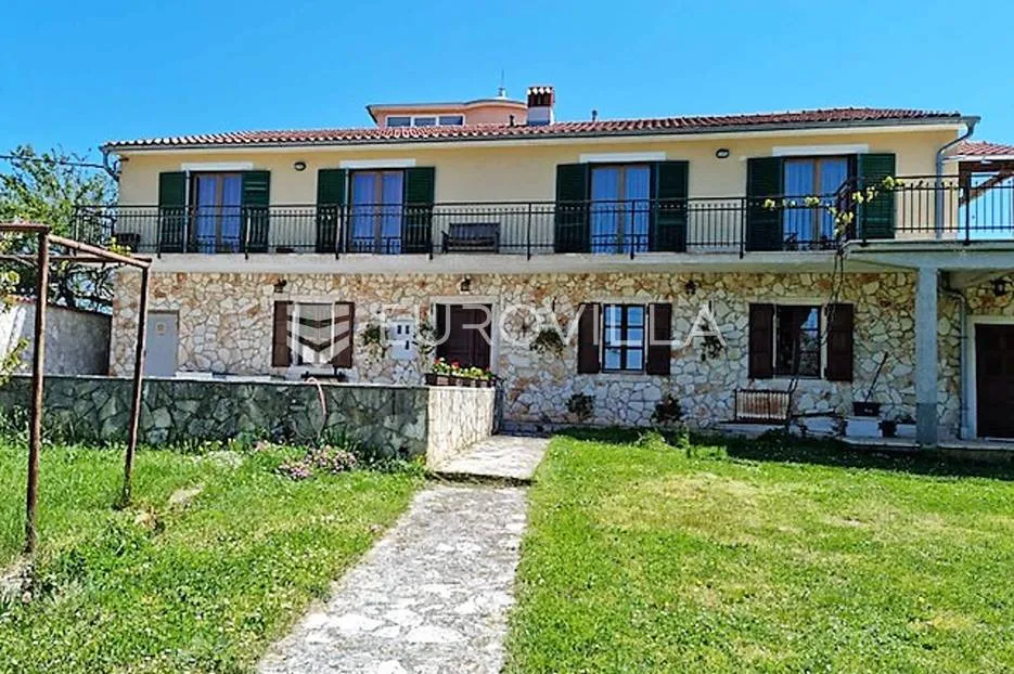 Pula, kuća na imanju od 4500 m2 s bazenom, konobom u istarskom stilu, vinskim podrumom, apartmanom - Šikići