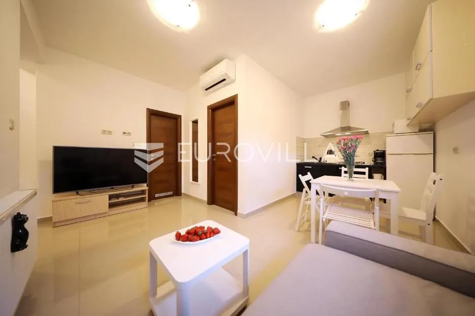 zadar, privlaka, prekrasna villa s velikim potencijalom - slika 16