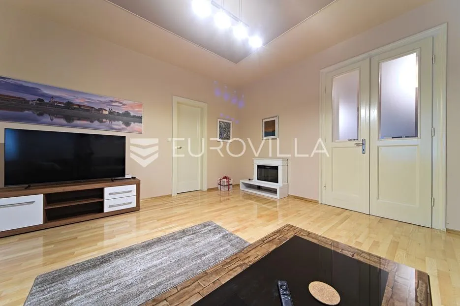osijek, centar, najam uređenog četverosobnog stana površine 94 m² - slika 18