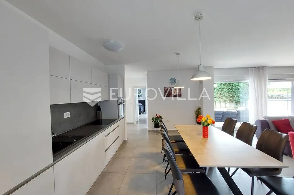 šišan, moderna villa s bazenom na mirnoj lokaciji - slika 10