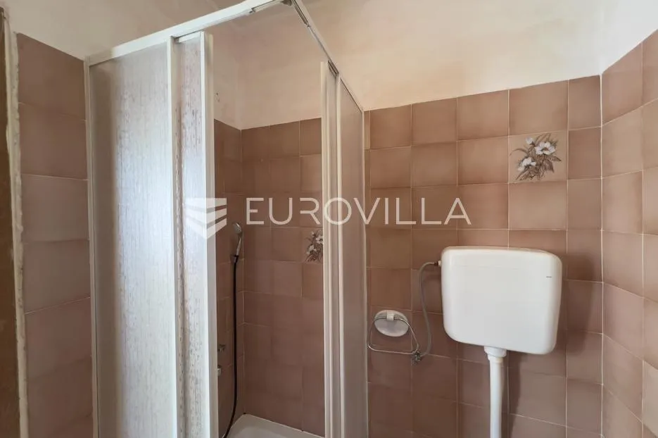 istra, poreč okolica, prostrani stan podijeljen u 3 studio apartmana na mirnoj lokaciji - slika 3