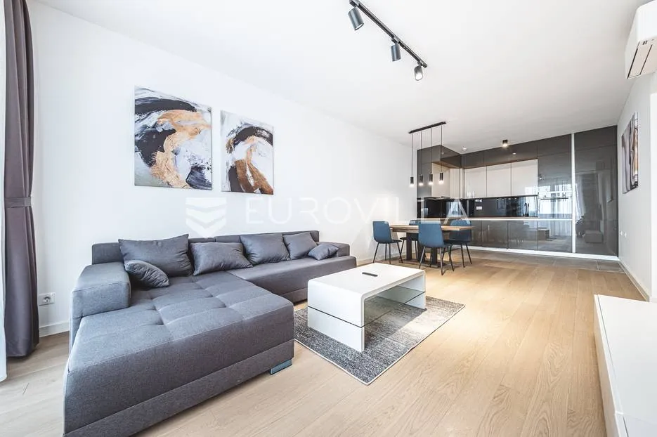 Zagreb, Heinzelova, VMD novogradnja, trosoban stan 92 m² 2 garažna mjesta - Peščenica