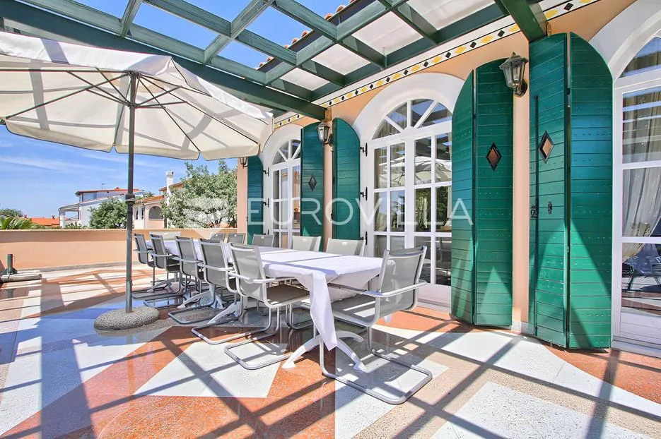 poreč, ekskluzivna vila s 430 m2, atraktivna lokacija - slika 35