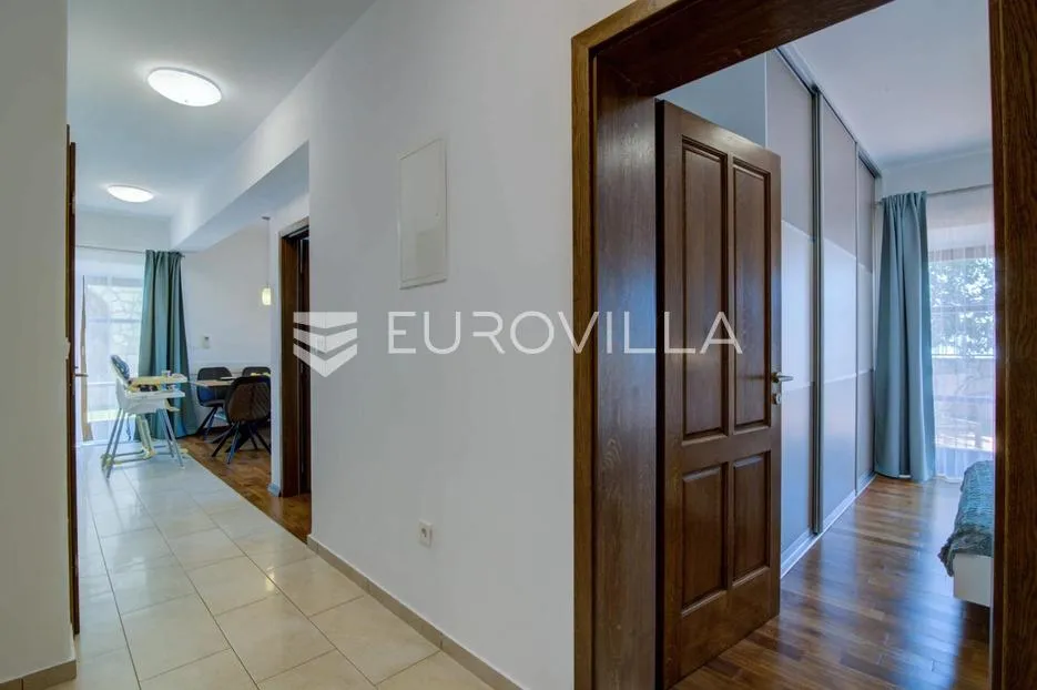 senj, kuća s četiri apartmana i bazenom, 346 m² - slika 24