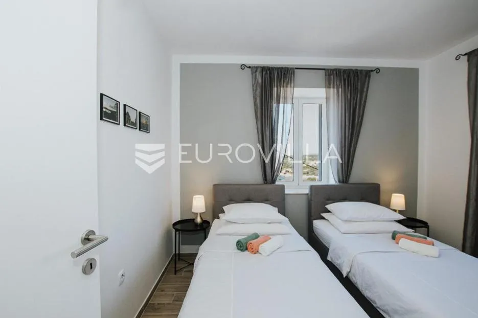 otok drvenik, uređena renovirana kamena kuća na 300 m od mora - slika 6