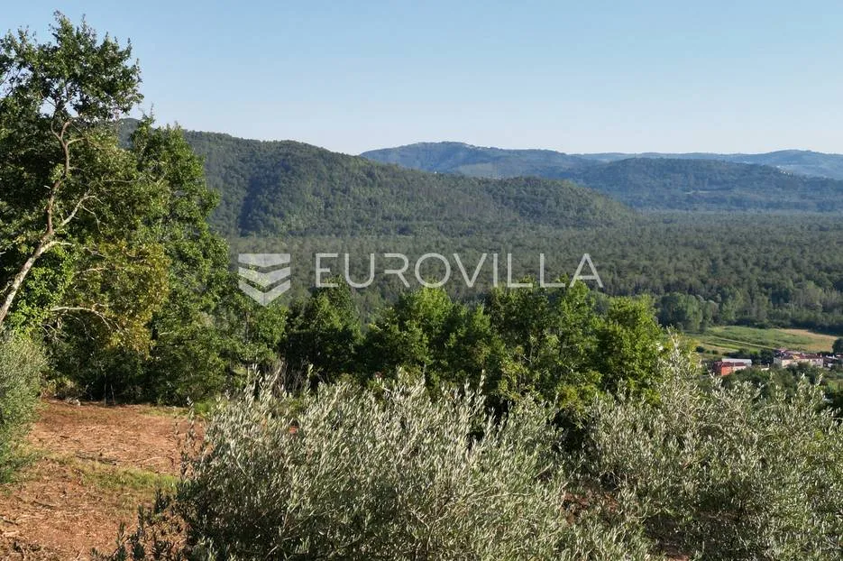 istra, motovun, građevinsko zemljište s pogledom na povijesne gradove - slika 9