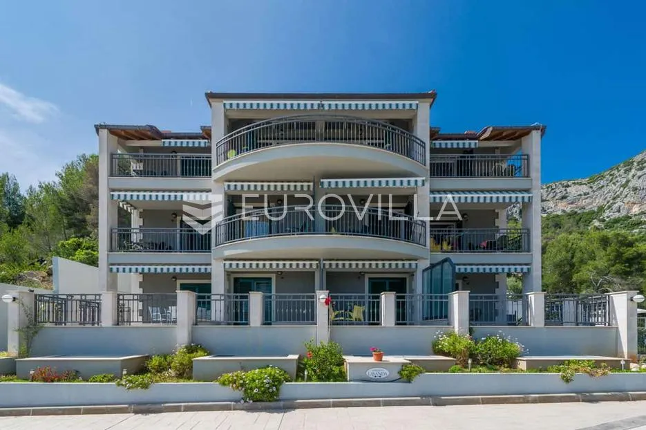 Hvar, Milna, apartmanska kuća s bazenom ukupne površine 1044 m² - Milna, Hvar