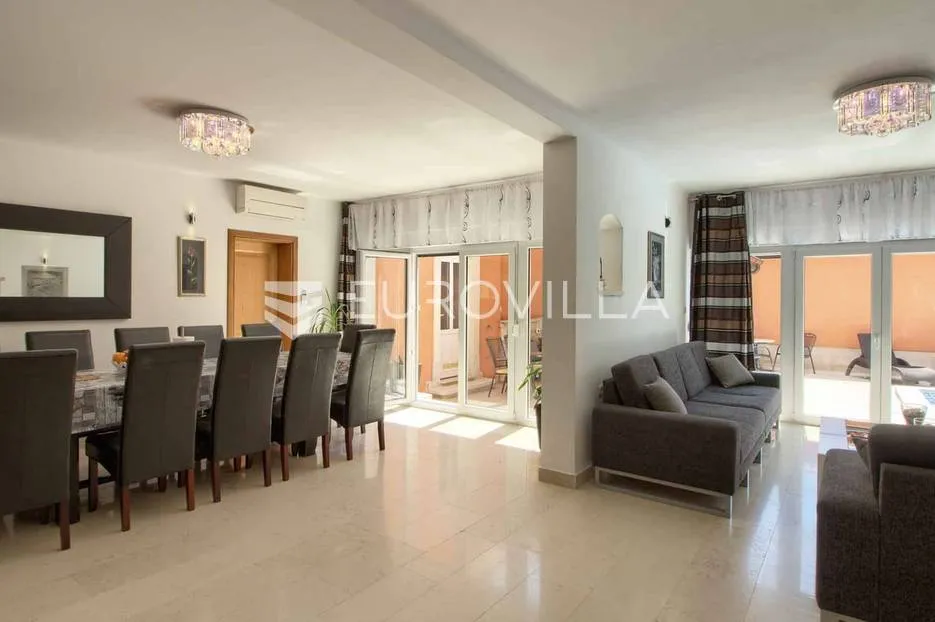 medulin, velika samostojeća kuća 360 m² s bazenom - slika 35