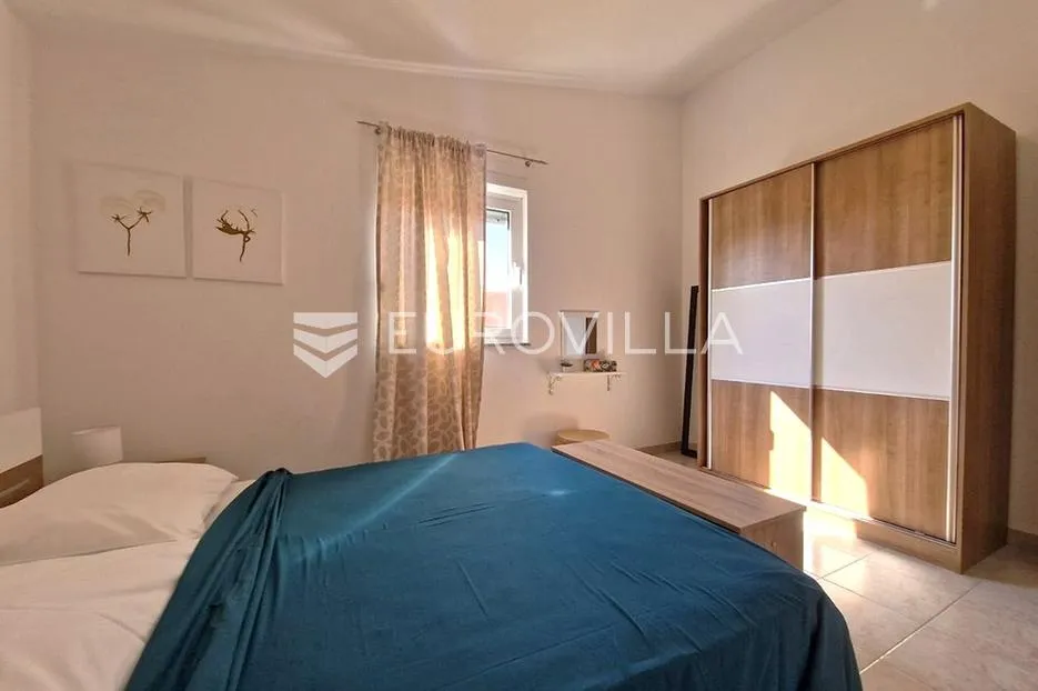 vir, 100m od mora, kuća s 4 apartmana i pogledom na more - slika 36
