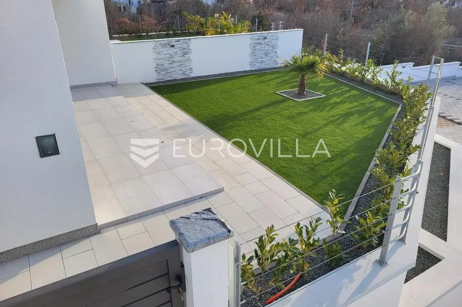 malinska, dva stana ukupne površine 142,20 m² jedinstvena prilika - slika 2