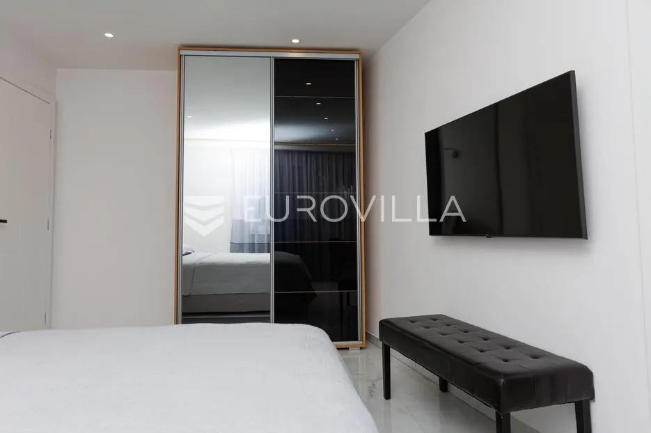 rijeka, kostrena, paveki villa s 2 stana, pomoćnim objektom i bazenom, 279 m² - slika 32