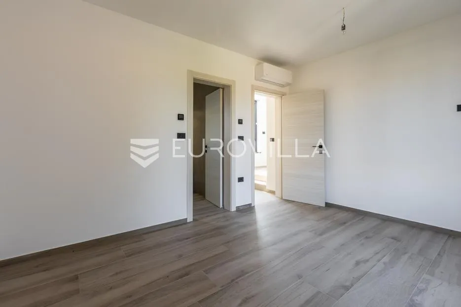 medulin, kvalitetna i moderna duplex kuća b, s grijanim bazenom 30 m² i garažom, 146 m² - slika 26