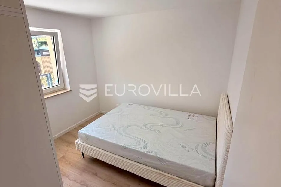 istra, novigrad, namješten stan s velikom terasom i parkirnim mjestom, blizu mora i centra - slika 4